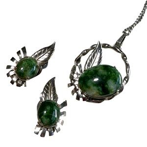 Vintage Silvertone Necklace and clip on earring set‎ with gorgeous green stones